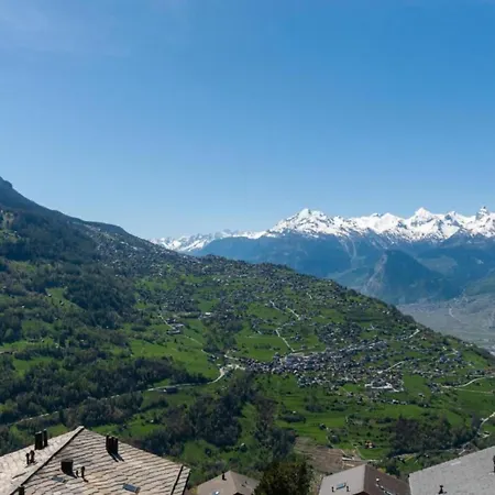 Apartment In With Stunning Mountain Views *