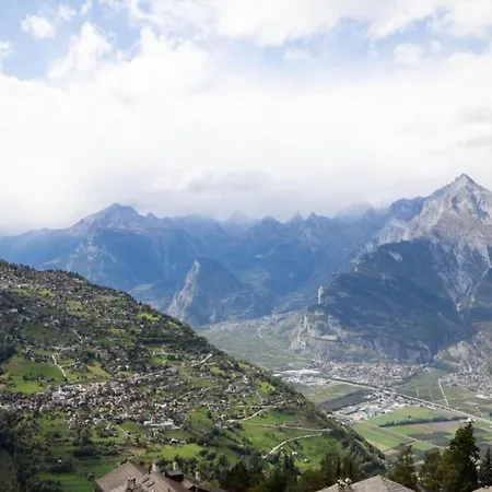 Apartment In With Stunning Mountain Views *