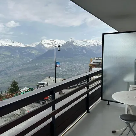 Apartment In With Stunning Mountain Views
