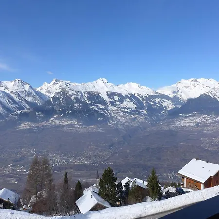 In With Stunning Mountain Views Apartment